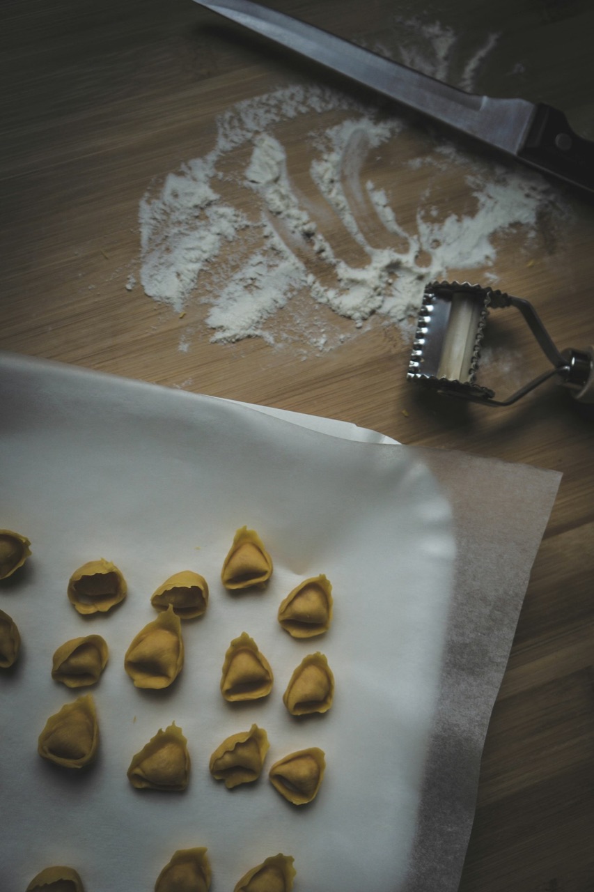 Il tortellino nel brodo: la ricetta della tradizione modenese